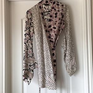 Kimono BCBGMaxazria black purple and ivory